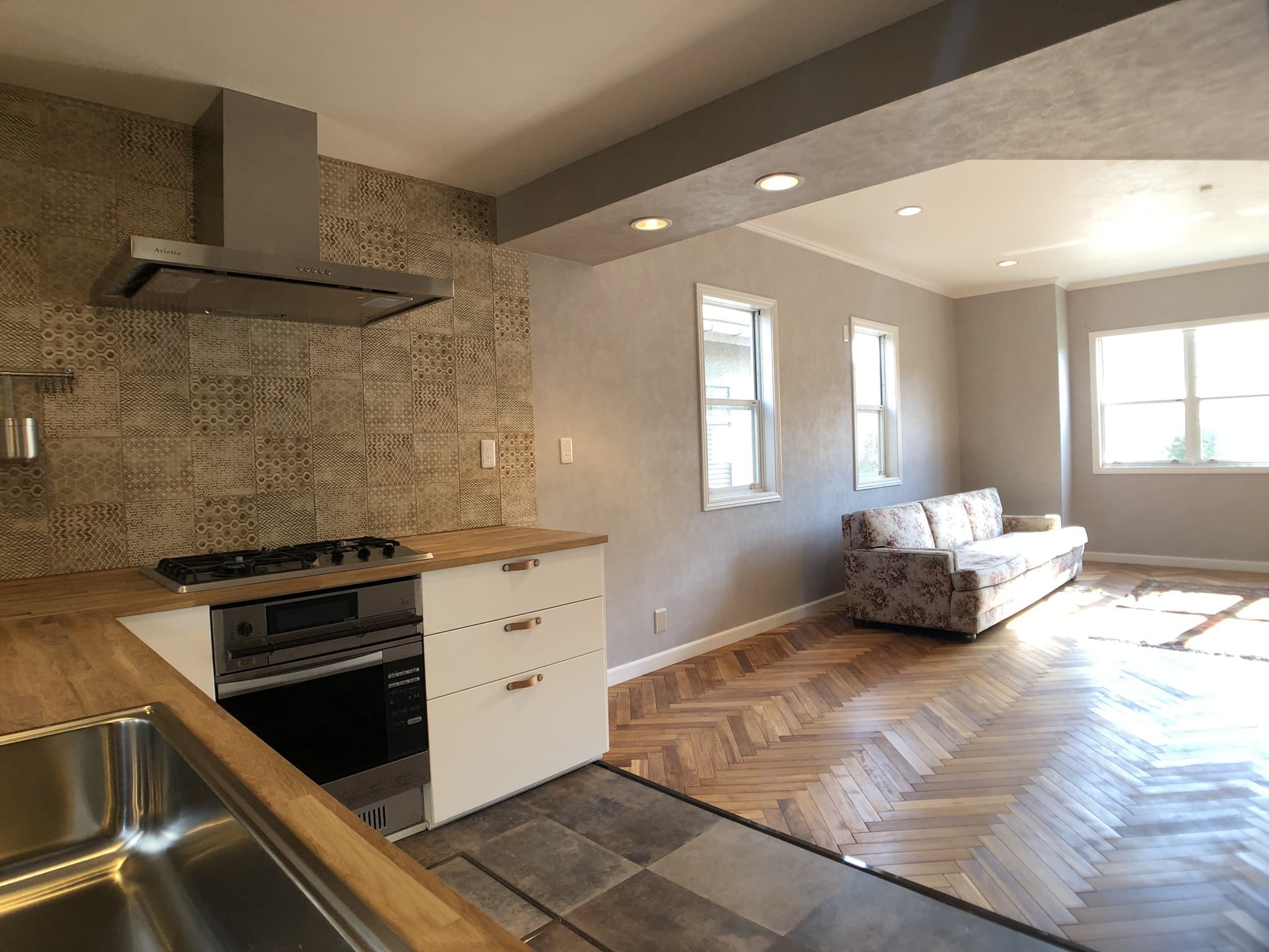 IKEAキッチンとヘリンボーン