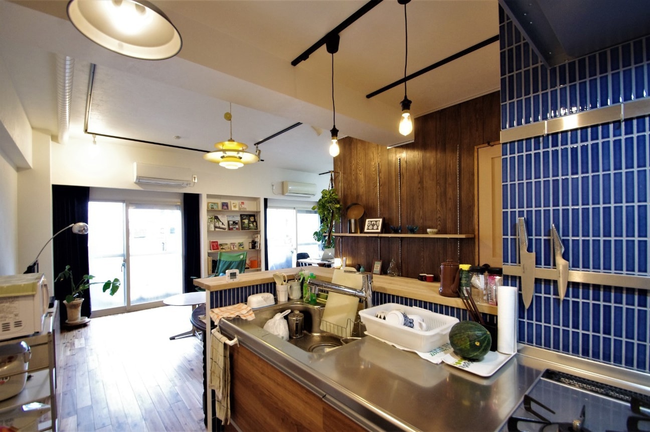 アカシアと青いタイルのリノベーション アカシアと青いタイルのリノベーション