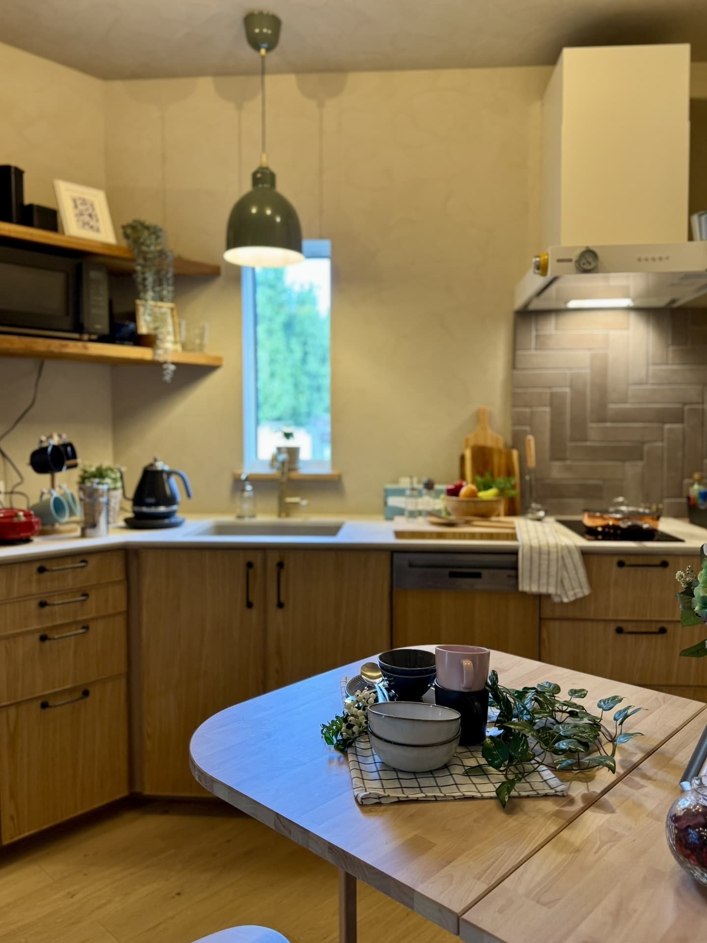 PLY Lab KITAYAのIKEAキッチンとダイニング